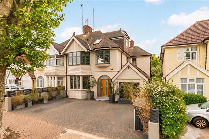 5 Bedroom Semi-Detached House For Sale In Anson Road, Cricklewood, NW2