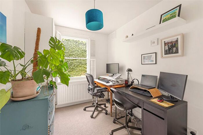 2 Bedroom Flat For Sale In Gloucester Avenue, London, NW1