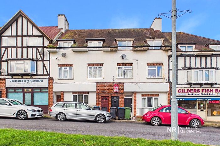 1 Bedroom Flat For Sale In Gilders Road, Chessington, Surrey., KT9