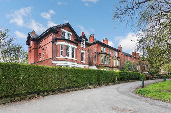 2 Bedroom Flat For Sale In Waterloo Crescent, Nottingham, Nottinghamshire, NG7