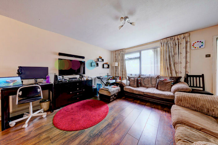 3 Bedroom House To Rent In Birdhurst Avenue, South Croydon, CR2