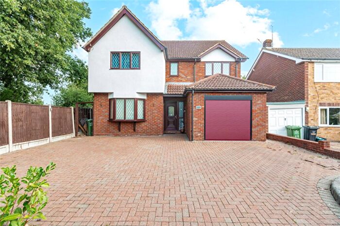 4 Bedroom Detached House For Sale In Grange Avenue, Wickford, Essex, SS12