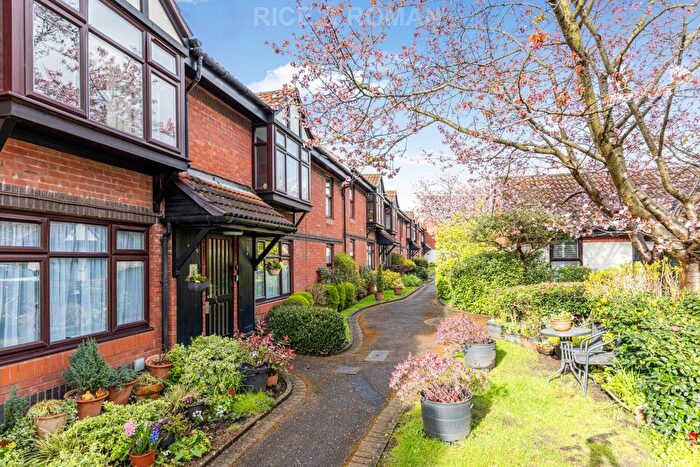 1 Bedroom Flat For Sale In Prospect Place, Epsom, KT17