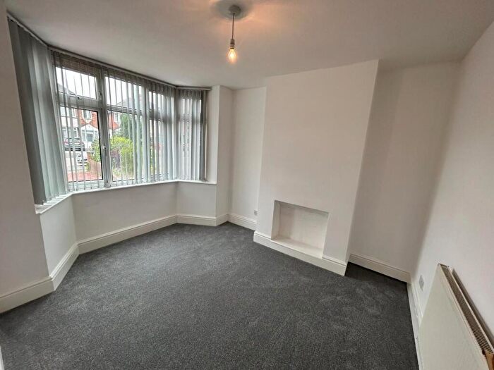 3 Bedroom Semi-Detached House For Sale In Wellsford Avenue, Solihull, B92