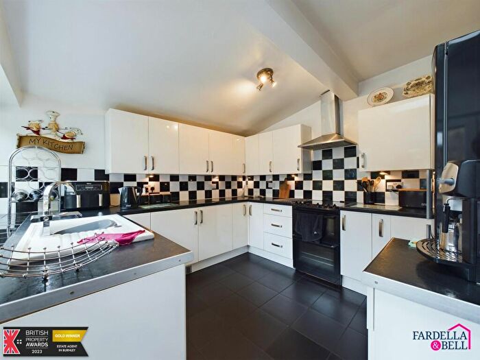 3 Bedroom Terraced House For Sale In Cemetery Road, Earby, BB18