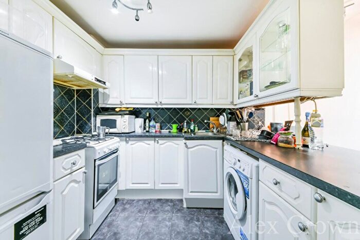3 Bedroom Flat To Rent In Weedington Road, London, NW5
