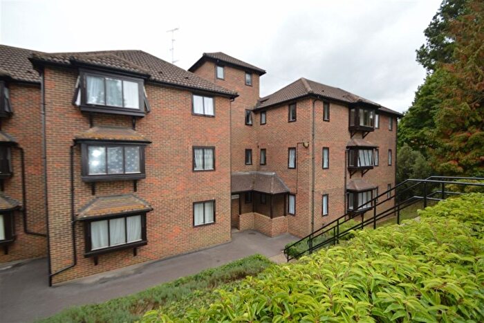 2 Bedroom Flat To Rent In Twycross Road, Godalming, GU7