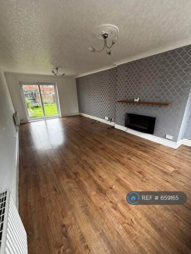 4 Bedroom Semi-Detached House To Rent In Hermes Close, Hull, HU9