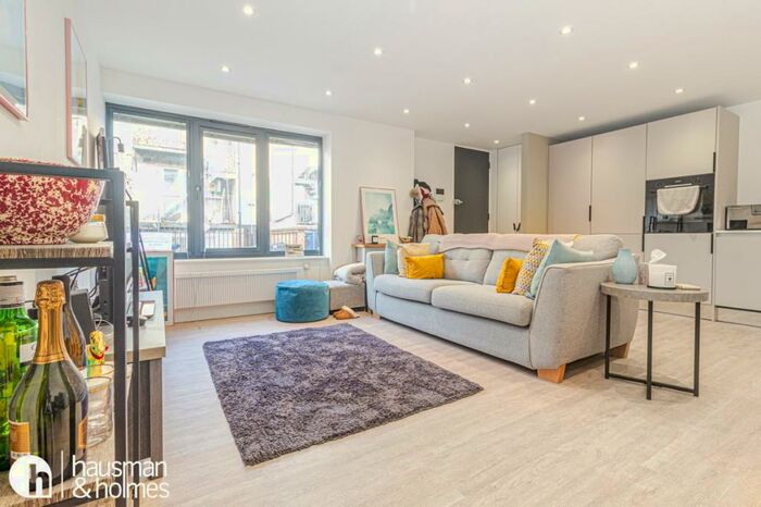 1 Bedroom Flat To Rent In Counting House, Golders Green, NW11