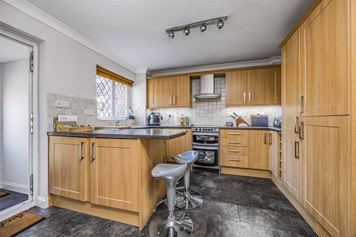 3 Bedroom End Terrace House For Sale In Kingfishers, Fareham, PO16