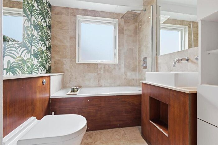 3 Bedroom Apartment For Sale In Hackney Road, Shoreditch, E2 - Photo 9