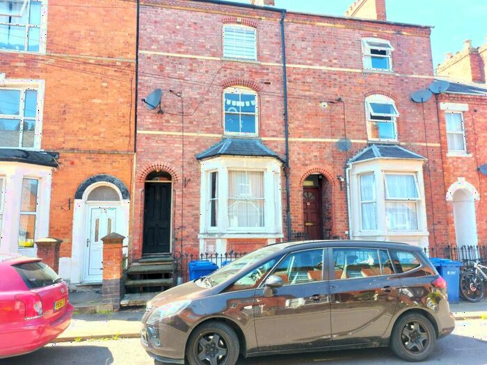 1 Bedroom Apartment To Rent In Albert Street, Banbury, Oxfordshire, OX16