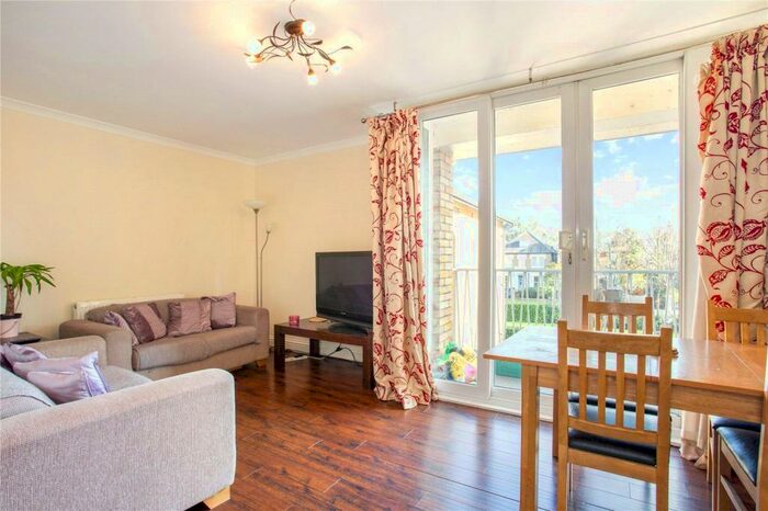 3 Bedroom Apartment To Rent In The Spinney, Castelnau, London, SW13