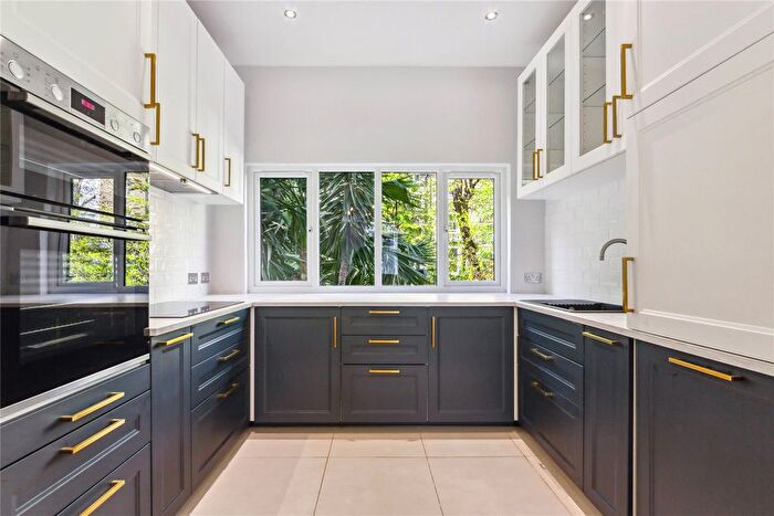 3 Bedroom Flat To Rent In Holland Road, London, W14