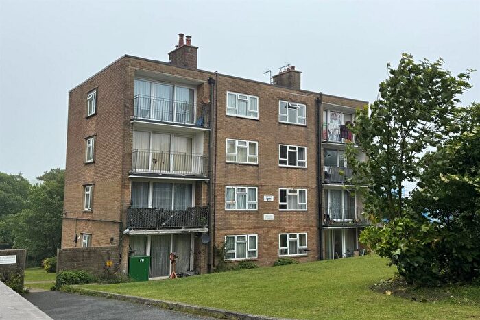 1 Bedroom Flat To Rent In Lincoln Court, Rockhurst Drive, Eastbourne, BN20