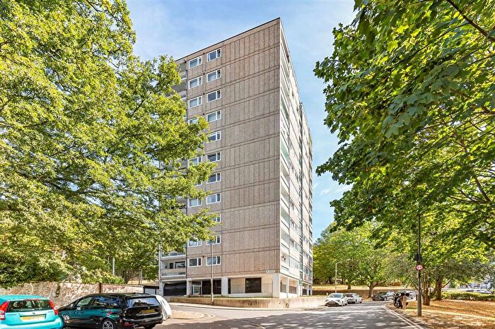 1 Bedroom Flat For Sale In Ellisfield Drive, Putney, SW15