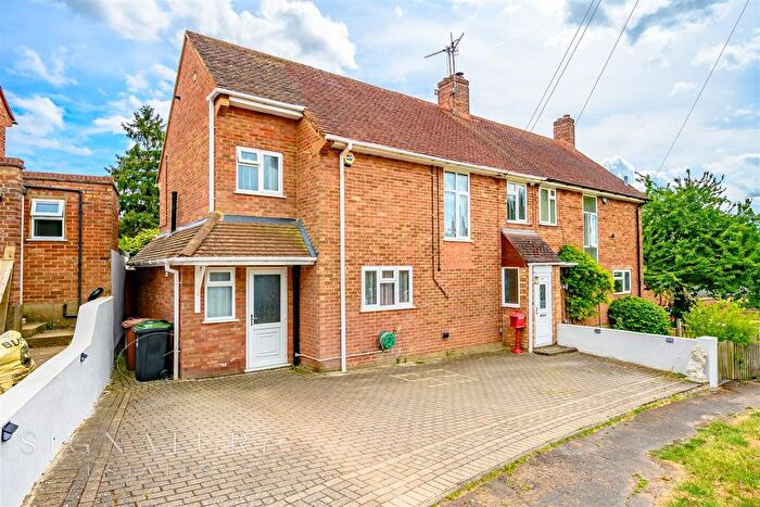 3 Bedroom Semi-Detached House For Sale In Rosehill Gardens, Abbots Langley, WD5