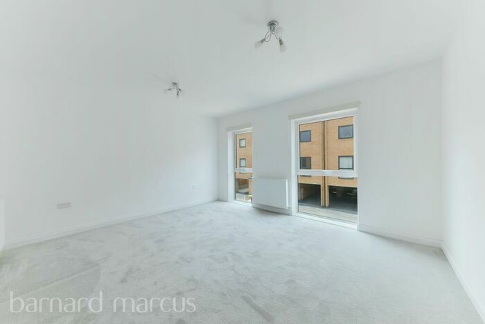 4 Bedroom House To Rent In Calico Avenue, New Mill Quarter, Hackbridge, SM6