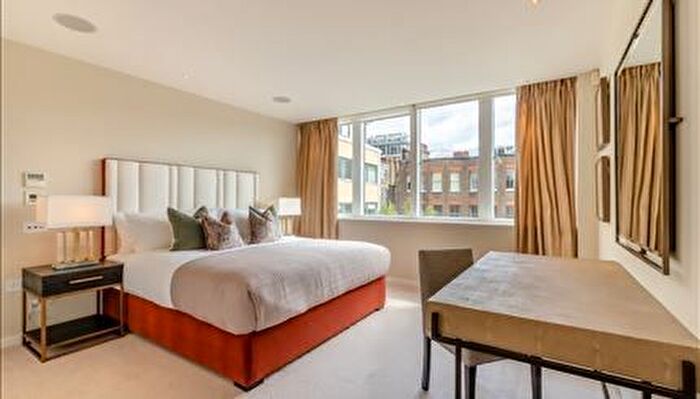 1 Bedroom Flat To Rent In Young Street, Kensington, W8