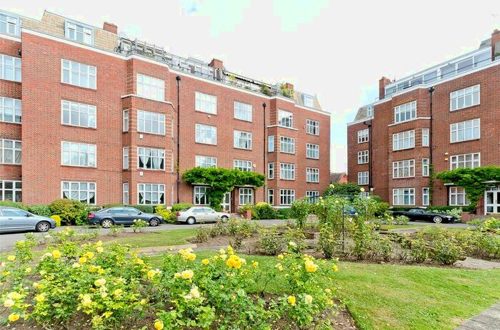 3 Bedroom Flat To Rent In Ross Court, Putney Hill, Putney, London, SW15