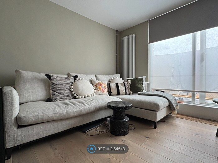 3 Bedroom Flat To Rent In Maisonette Rent, London, N19