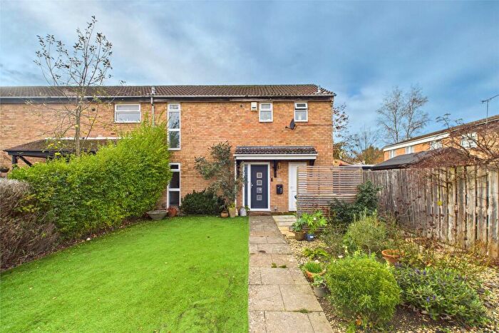2 Bedroom End Of Terrace House For Sale In Leaves Green, Bracknell, Berkshire, RG12