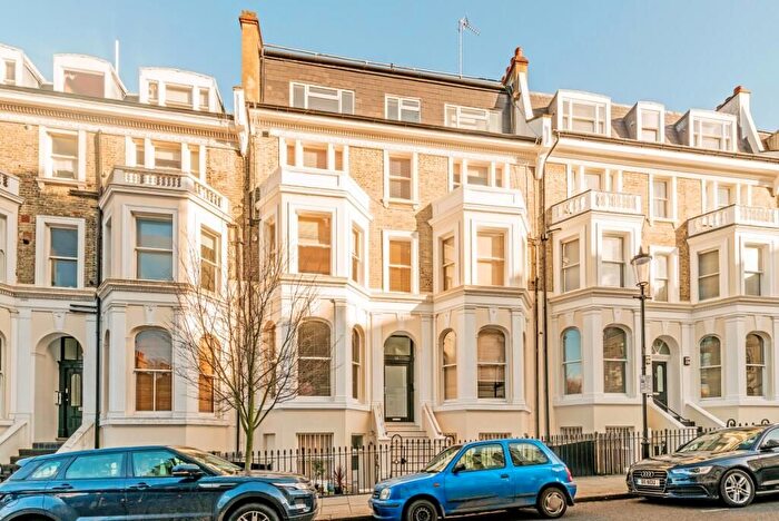 1 Bedroom Flat To Rent In Campden Hill Gardens, Notting Hill Gate, W8
