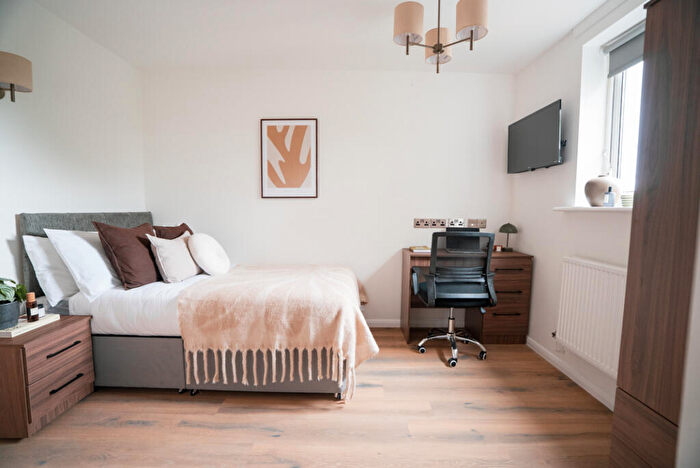 Apartment To Rent In Apt, Cambridge House #, M15