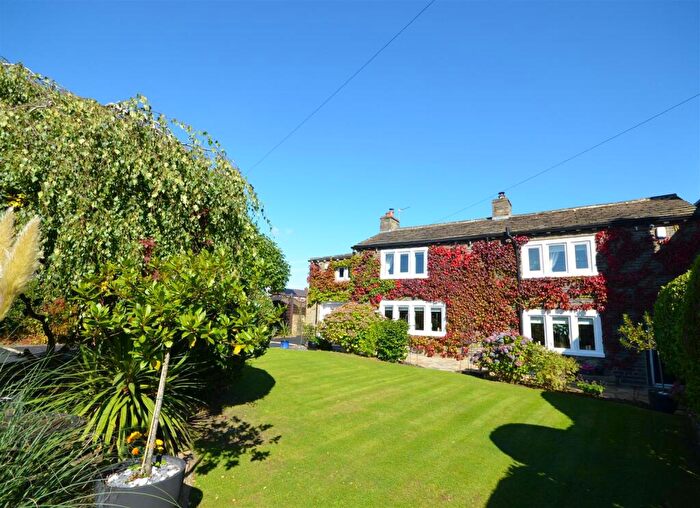 4 Bedroom Detached House For Sale In Faircroft, Village Street, Norwood Green, Halifax, HX3