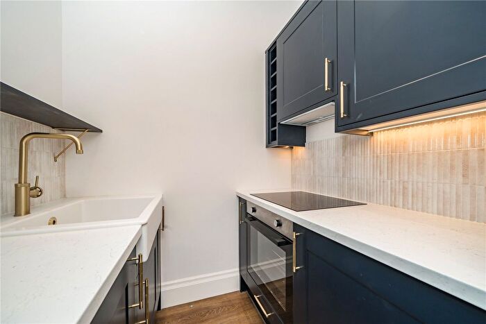 Studio To Rent In Queen's Gate, London, SW7