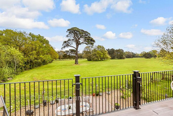 2 Bedroom Flat For Sale In York Avenue, East Cowes, PO32