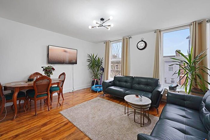 3 Bedroom Flat For Sale In Brydges Road, London, E15