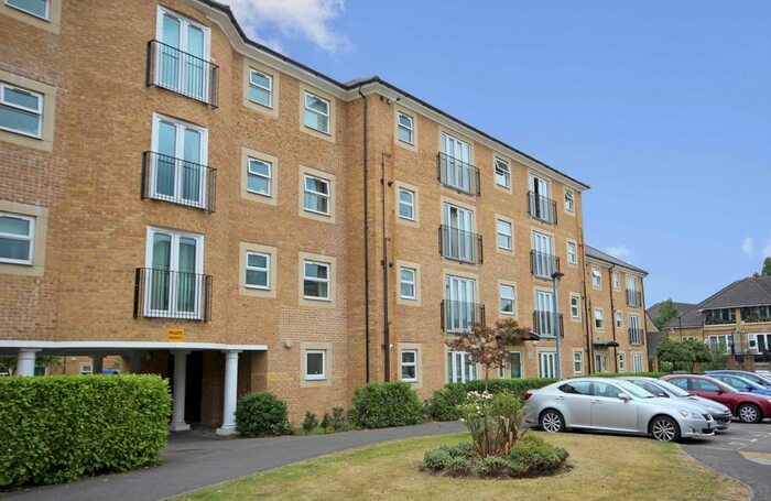 2 Bedroom Flat To Rent In White Lodge Close, Isleworth, TW7