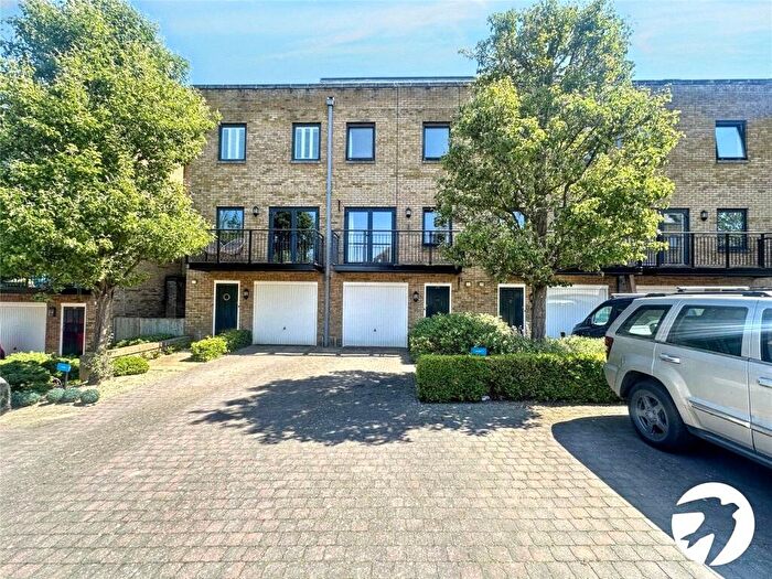 4 Bedroom End Of Terrace House To Rent In College Road, The Historic Dockyard, Chatham, Kent, ME4