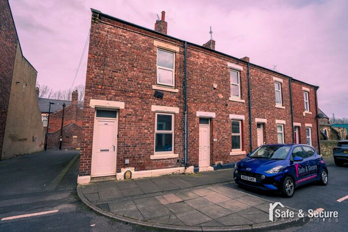 2 Bedroom End Of Terrace House To Rent In George Street, Willington Quay, Wallsend, NE28