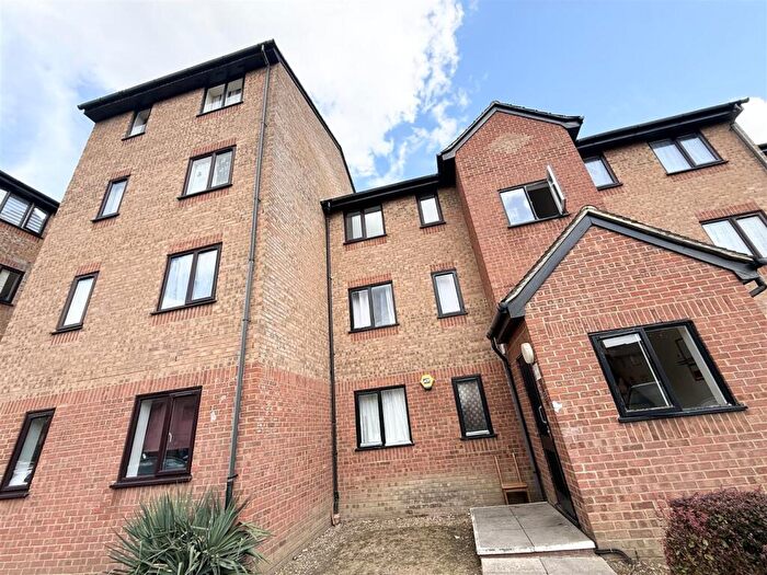 1 Bedroom Flat To Rent In Streamside Close, London, N9