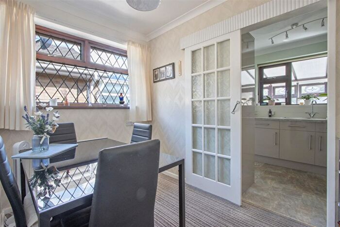 2 Bedroom Detached Bungalow For Sale In Lindale Road, Dunston, Chesterfield, S41