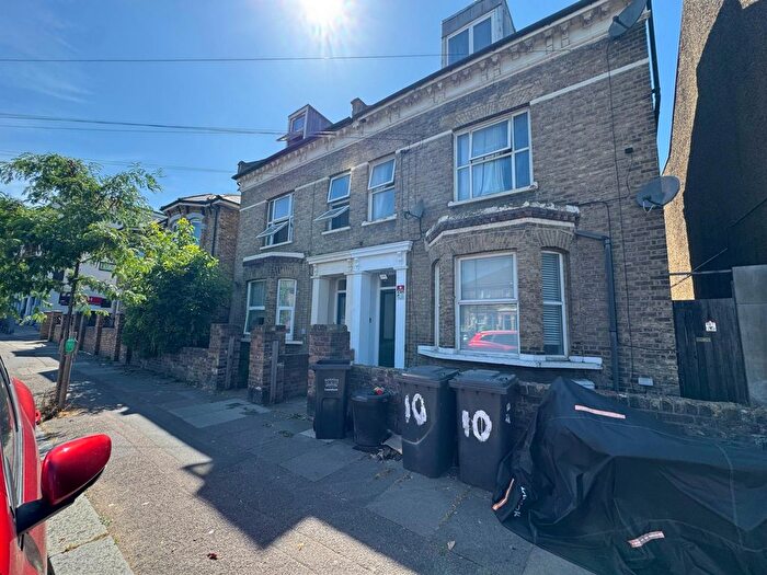 2 Bedroom Flat To Rent In Perry Hill, Catford, SE6