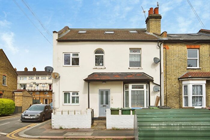 2 Bedroom Property For Sale In Grove Road, London, E17