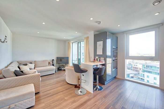 1 Bedroom Flat To Rent In Buckhold Road, Wandsworth, SW18