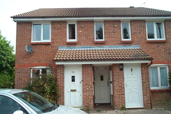 1 Bedroom Flat To Rent In Glenview Close, Northgate, RH10