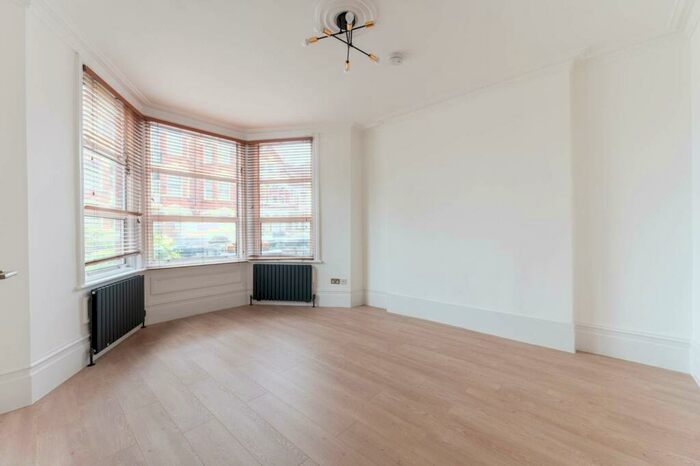 2 Bedroom Flat To Rent In Chichele Road, Willesden Green, London, NW2