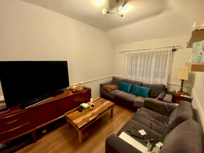2 Bedroom Flat To Rent In Wedmore Road, Greenford, UB6