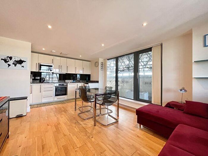 2 Bedroom Flat To Rent In Chrisp Street, E14