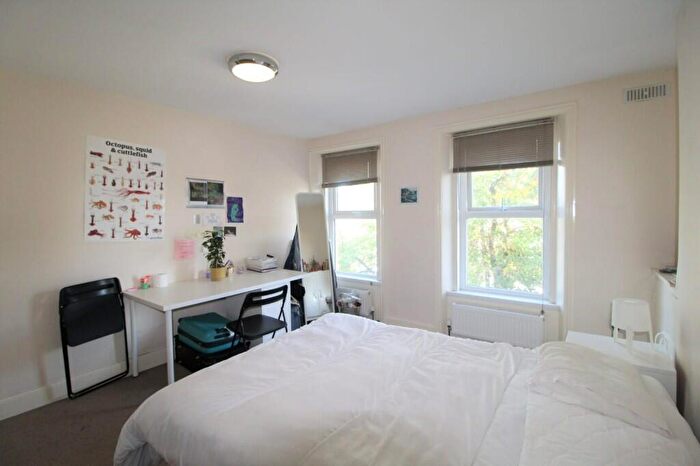 3 Bedroom Flat To Rent In Parkfield Road, London, SE14