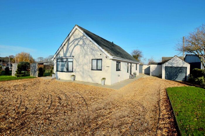 3 Bedroom Bungalow For Sale In Elmstone Hardwicke, Cheltenham, GL51