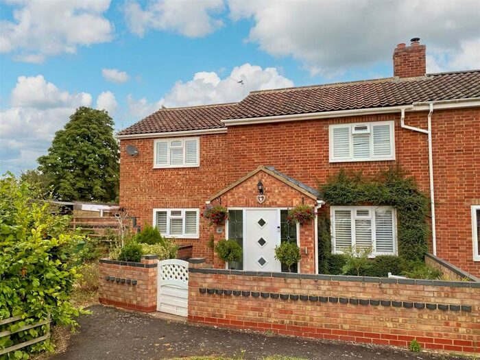 4 Bedroom House For Sale In Newleaze, Steeple Ashton, BA14