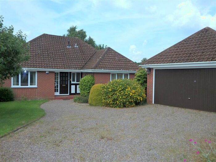 2 Bedroom Detached Bungalow To Rent In Roberts Lane, Pedmore, Stourbridge, DY9