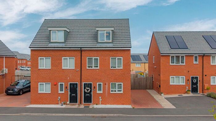 3 Bedroom Semi-Detached House For Sale In Brickworks Avenue, Kingswinford, DY6