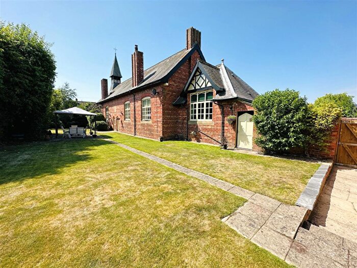 4 Bedroom Bungalow For Sale In High Street, Carlton, Goole, DN14